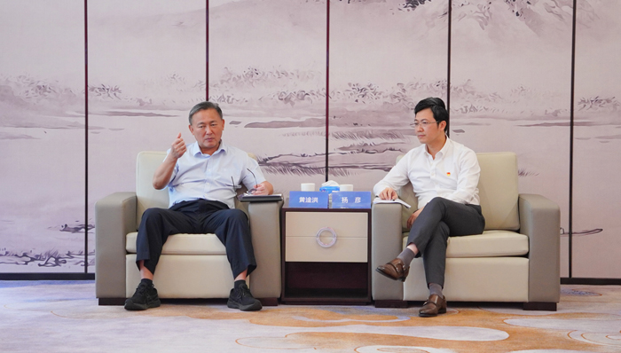 樟木头镇党委书记黄淦洪一行莅临龙8头号玩家
调研指导